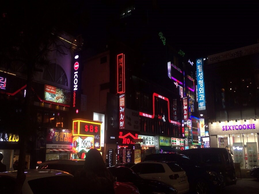 韓国の夜の街