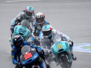 レース中のライダー